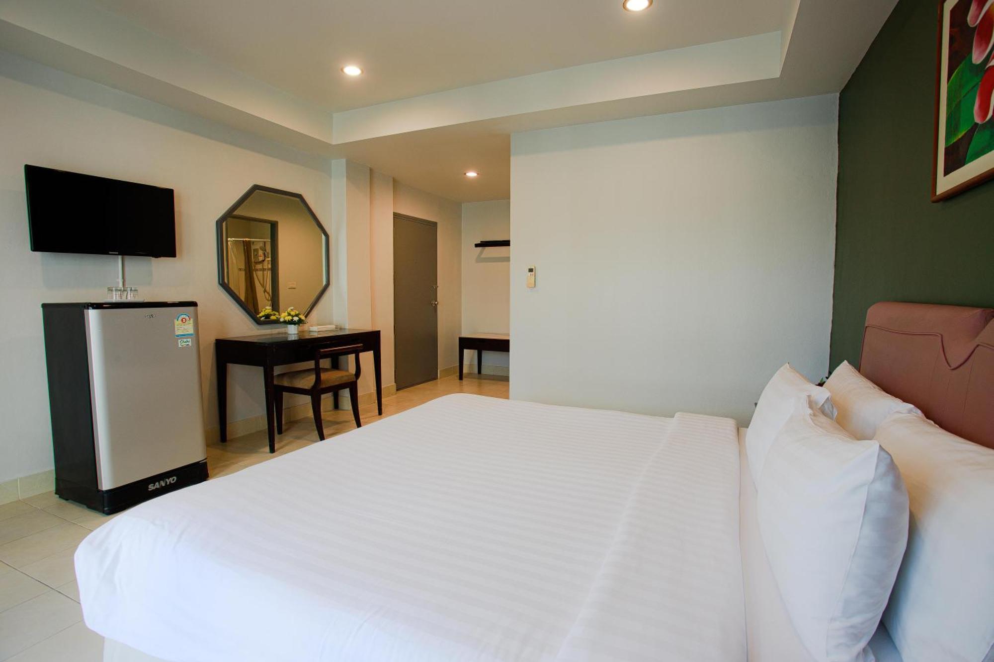 The Corner Apartment Patong Luaran gambar