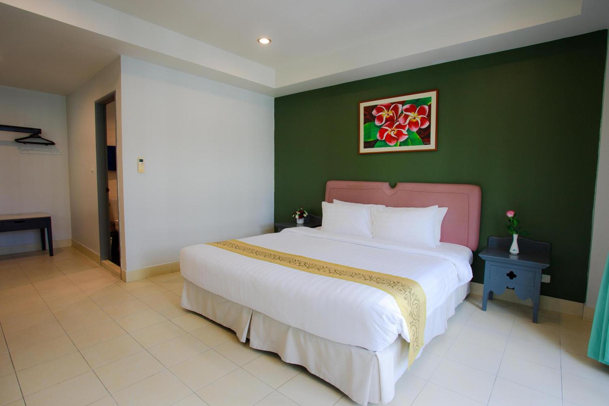 The Corner Apartment Patong Luaran gambar