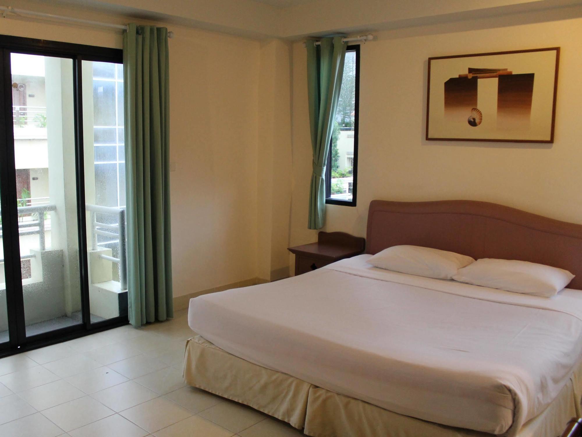 The Corner Apartment Patong Luaran gambar